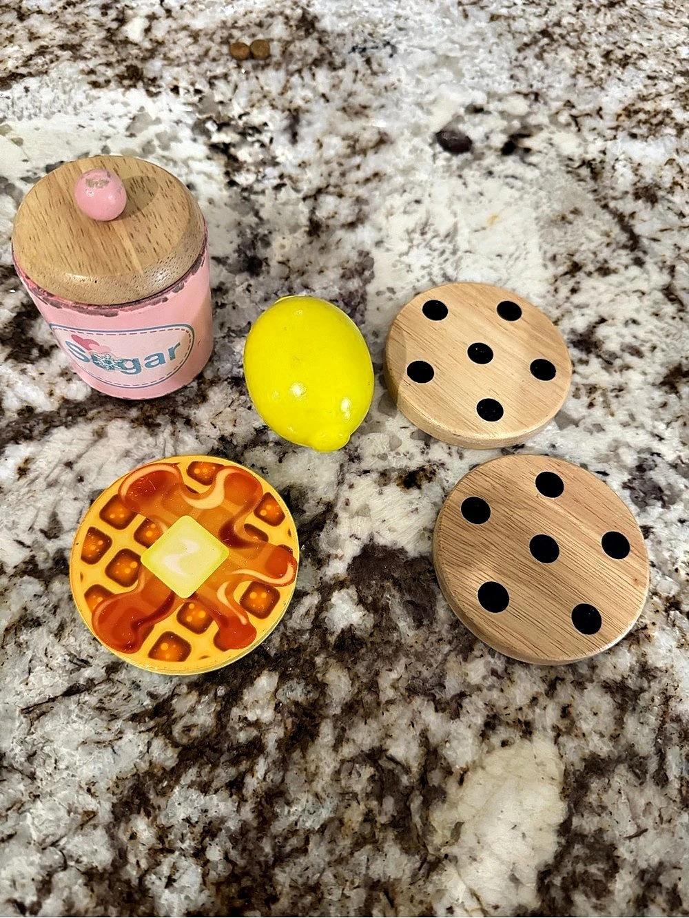 Melissa & Doug 5-Piece Kitchen food Set in Brown & Yellow